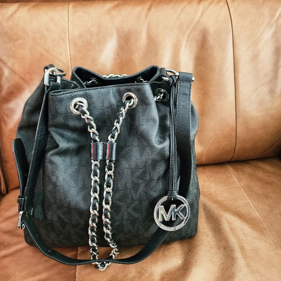 Michael Kors Frankie Large Drawstring Bag - Picture 2 of 5